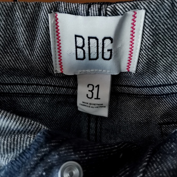 URBAN OUTFITTERS - BDG Foldover V-Front Denim Short - NWT (size 31) - Picture 8 of 13